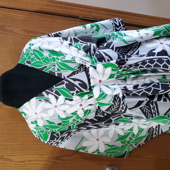 Tropical Eve Hawaii green white black Tropical floral kaftan - Picture 2 of 9
